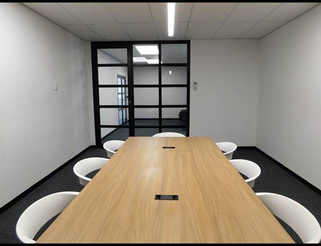 138M² OFFICE TO LET IN HYDE PARK